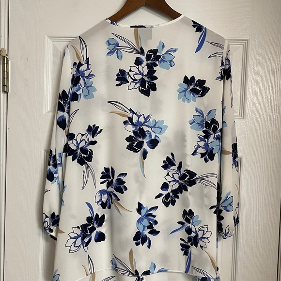 JM Collection Blue Floral Blouse Size L - Picture 5 of 6